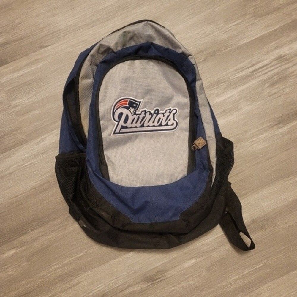 ⭐️ Small fully stitched New England Patriots Backpack - Picture 1 of 3